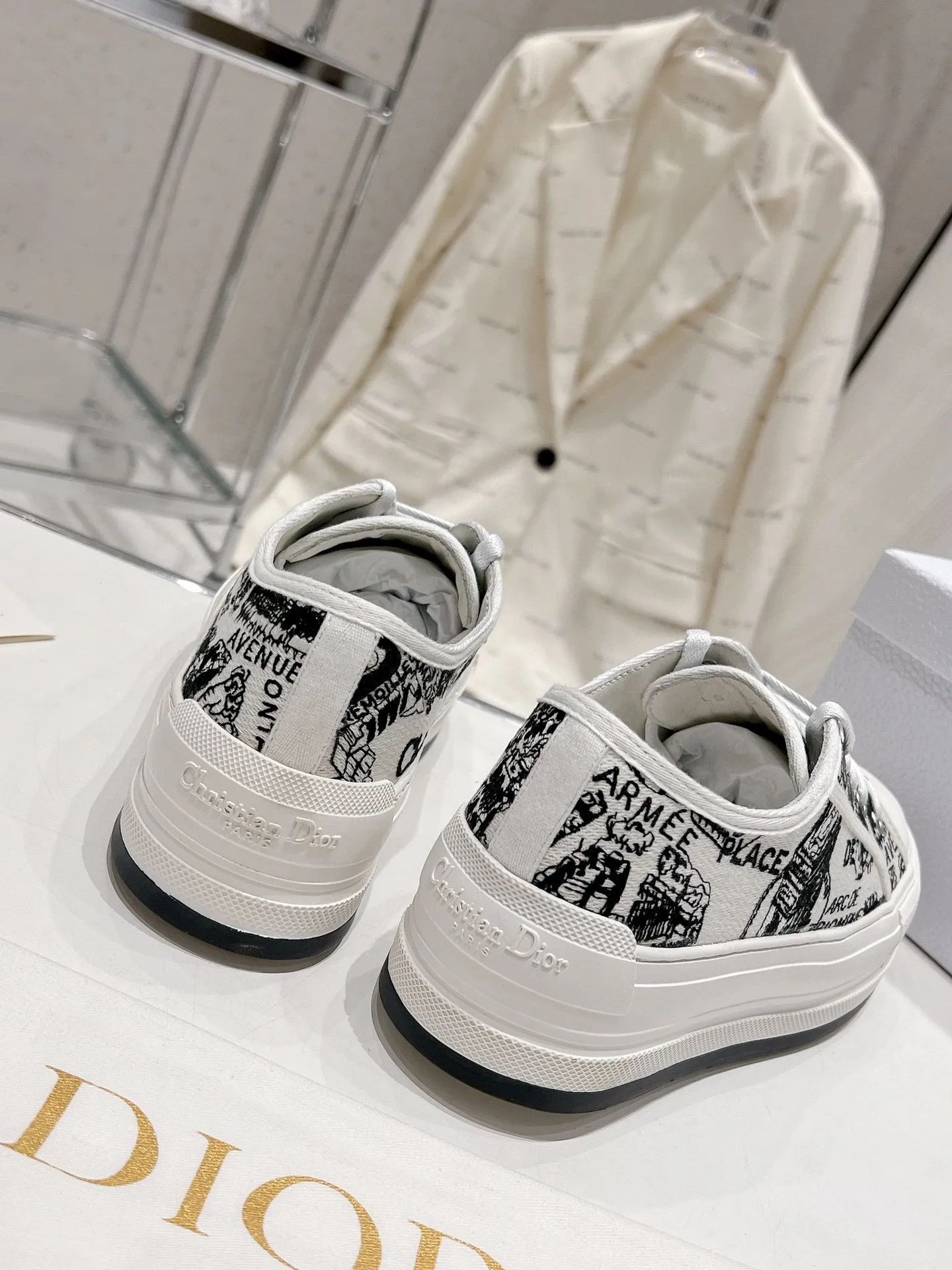 👟👟Ex-factory price 520👟👟 Women's shoes Women's clothing Women's shoes Women's shoes Women's clothing Dior series Dior Dior 2024 Walk'n series Presbyopia Embroidery Thick-soled canvas shoes Casual sneakers Original purchase development Production This Walk'n'Dior thick-soled sneaker is a fashionable item that enhances the style of the series. Oblique printed cotton embroidered upper with comfortable platform sole, tongue and Christian Dior 👟👟 ex-factory aris signature laces. Can add fashionable temperament to all kinds of casual looks ▪️Fabric: Original customized imported Oblique printed embroidery ▪️Inner lining: Imported soft sheepskin lining ▪️Outsole: Original exclusive molded T👟👟Factory price U material ▪️Sole thickness: 4.5CM ▪️Size: Women's 35-40
